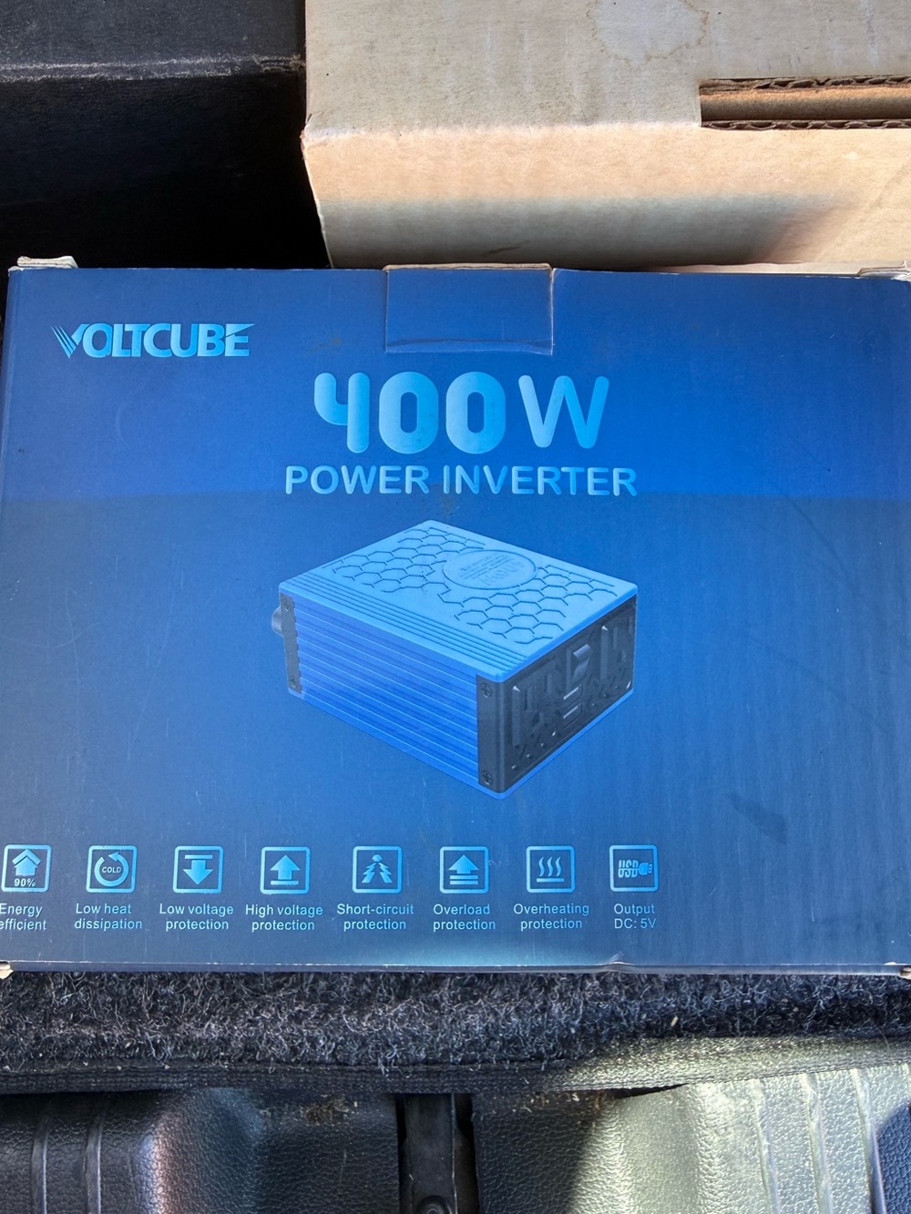 VOLTCUBE 400W Power Inverter, convert 12V DC into 110V AC power